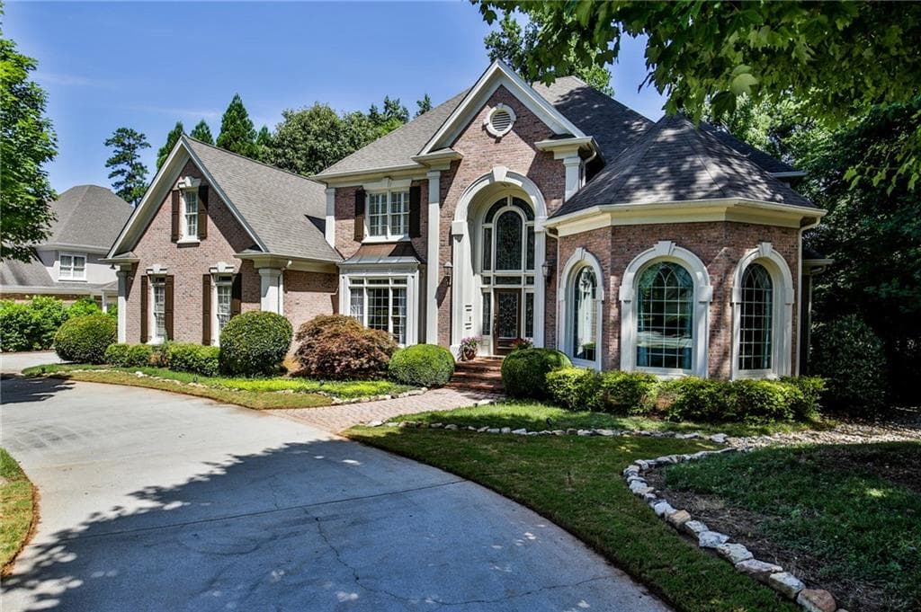 6 bedroom, 7,970 sq ft single family residence sold at 725 Winnmark Court, Roswell, GA 30076