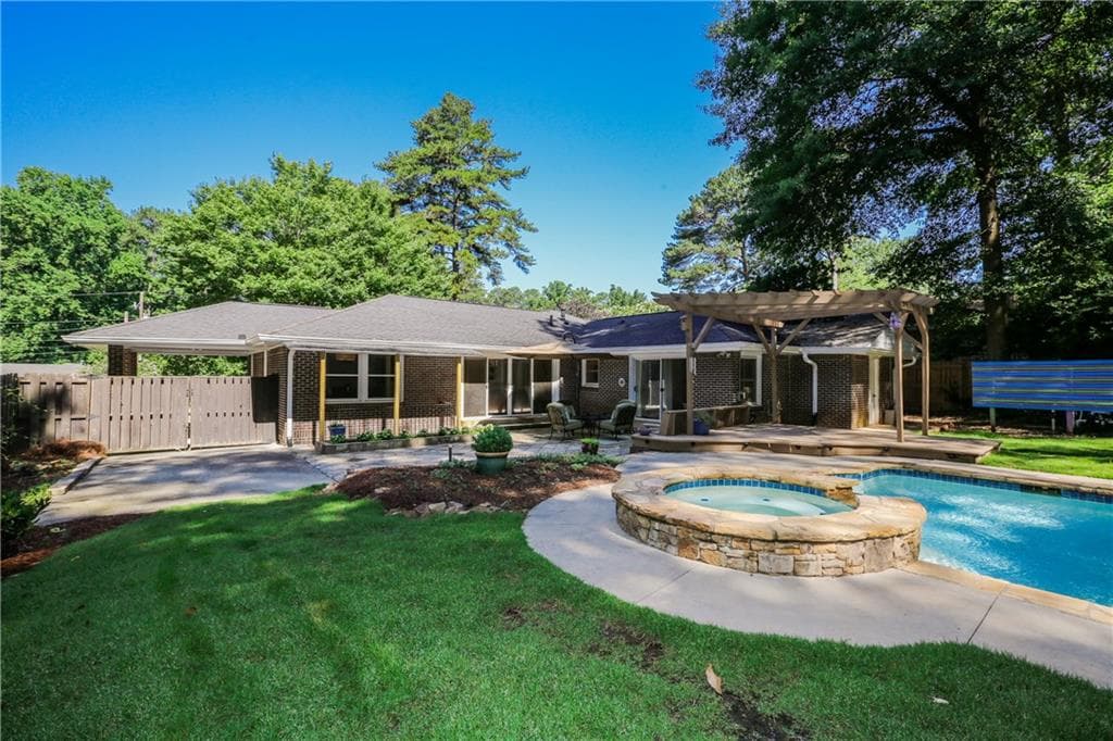 4 bedroom single family residence sold at 1429 N Amanda Circle, Atlanta, GA 30329