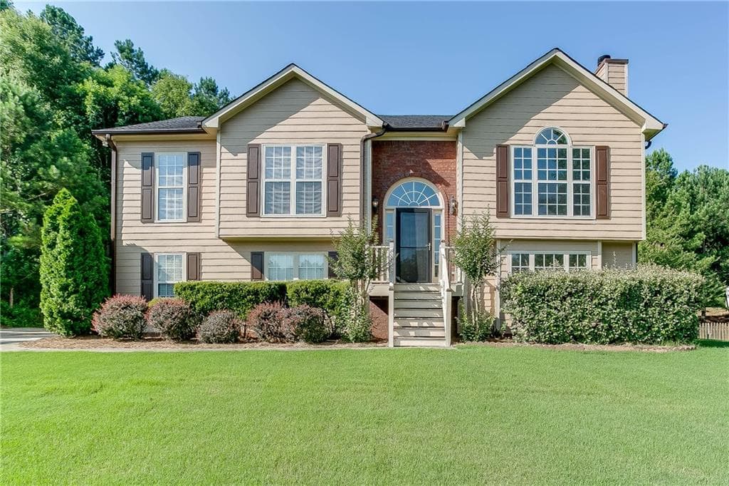 1440 Smoke Hill Drive, Hoschton, GA 30548 — most recent listing photo