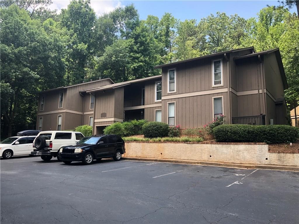 3 bedroom, 1,635 sq ft condominium sold at 8740 Roswell Road 8C, Atlanta, GA 30350