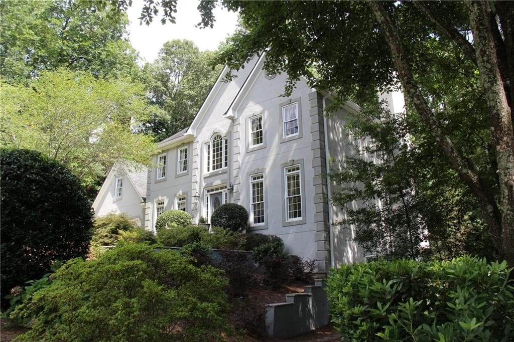 4 bedroom, 3,312 sq ft single family residence sold at 2105 Azalea Drive, Roswell, GA 30075