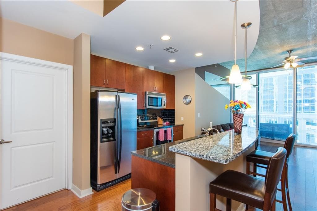 1 bedroom, 763 sq ft condominium sold at 400 W Peachtree Street 808, Atlanta, GA 30308