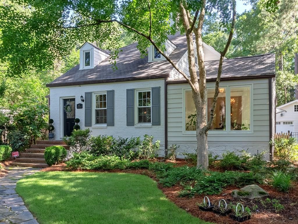 4 bedroom, 2,279 sq ft single family residence sold at 617 Woodward Way, Atlanta, GA 30327