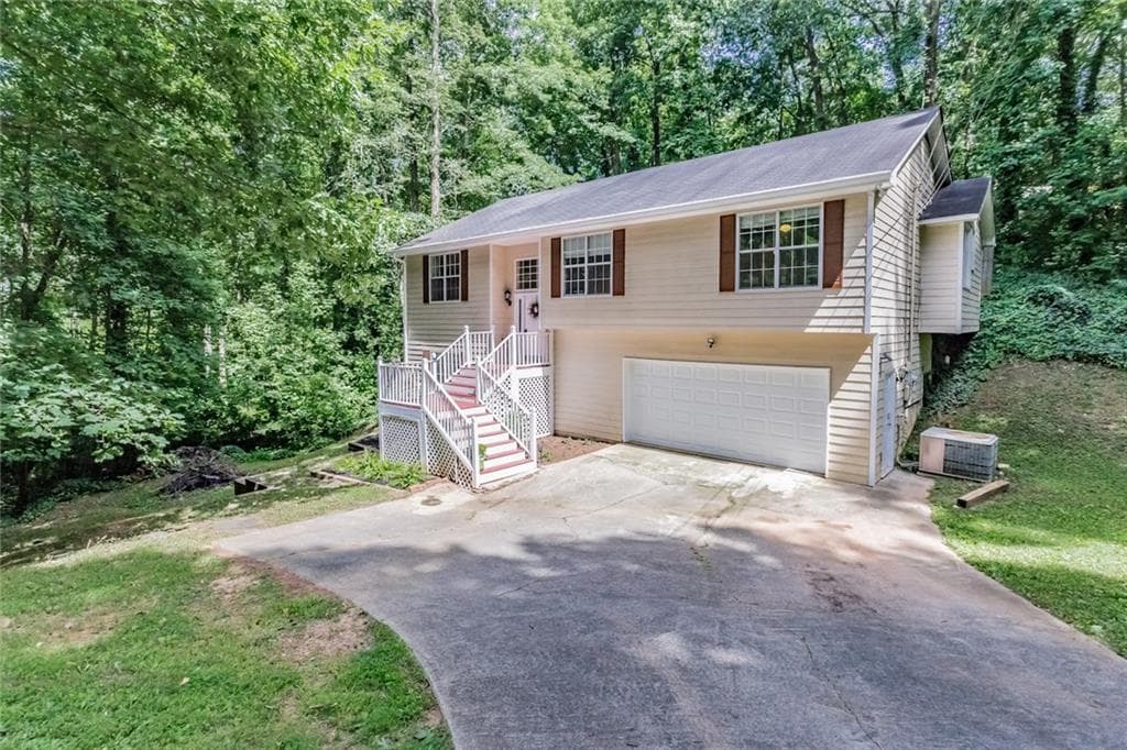 3 bedroom, 1,940 sq ft single family residence sold at 208 Bascomb Springs Court, Woodstock, GA 30189