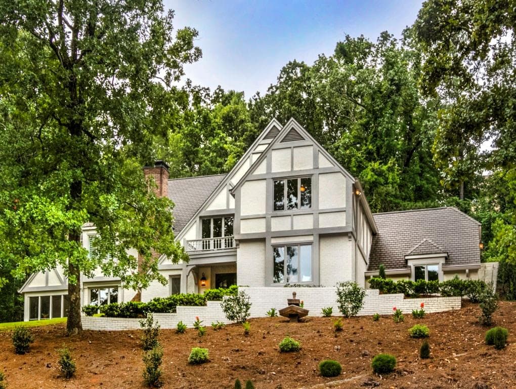 4 bedroom, 7,179 sq ft single family residence sold at 5755 Heards Forest Drive, Atlanta, GA 30328