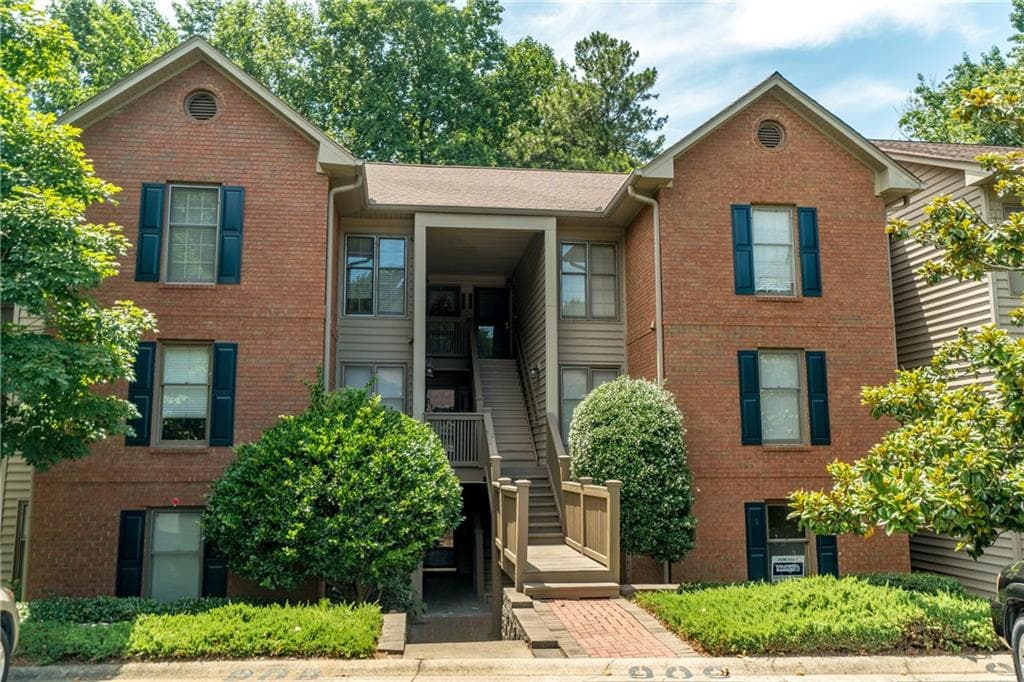 910 Garden Court, Sandy Springs, GA 30328 — most recent listing photo
