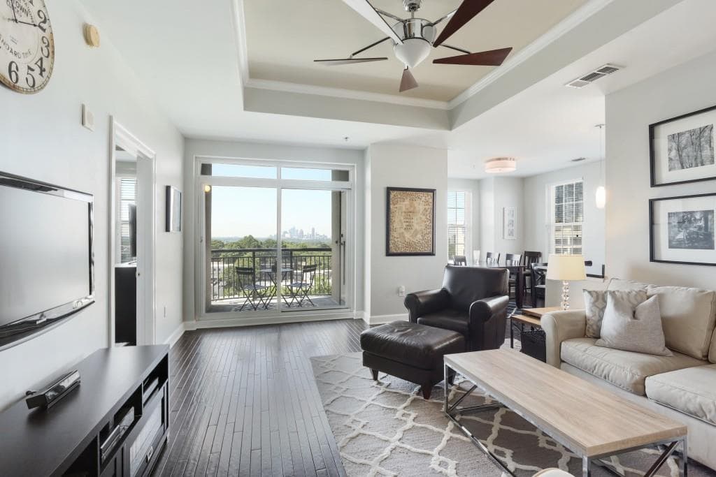 2 bedroom, 1,417 sq ft condominium sold at 325 E Paces Ferry Road 908, Atlanta, GA 30305