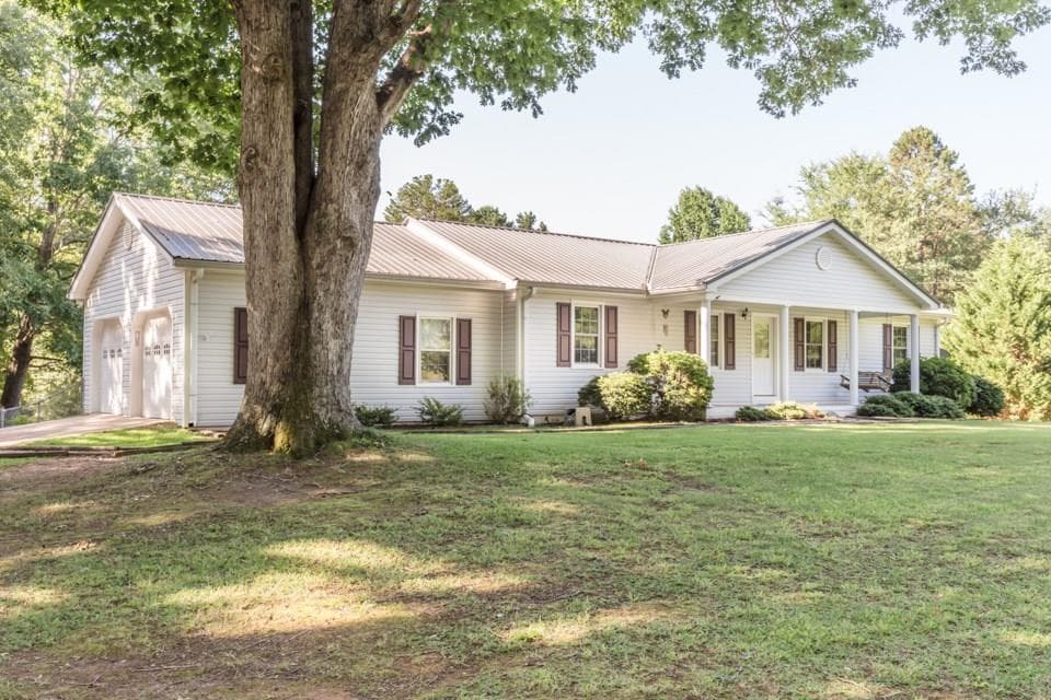 468 Lewis Circle, Commerce, GA 30529 — most recent listing photo