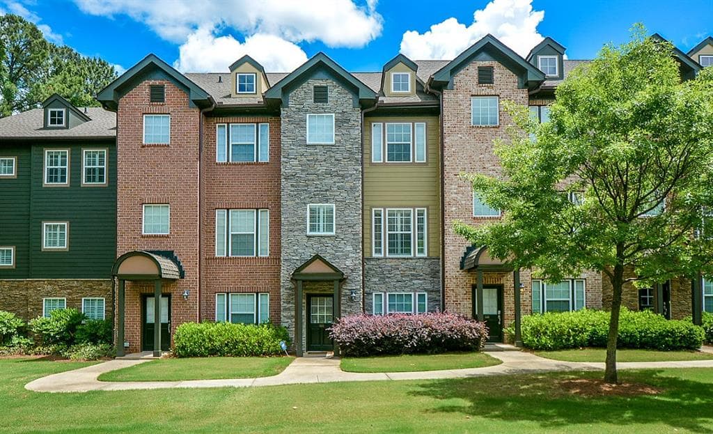 2 bedroom, 1,860 sq ft townhouse sold at 3690 Ashford Creek Trail, Brookhaven, GA 30319