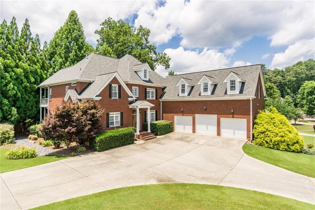 6 bedroom, 4,670 sq ft single family residence sold at 580 Boulder Way, Roswell, GA 30075
