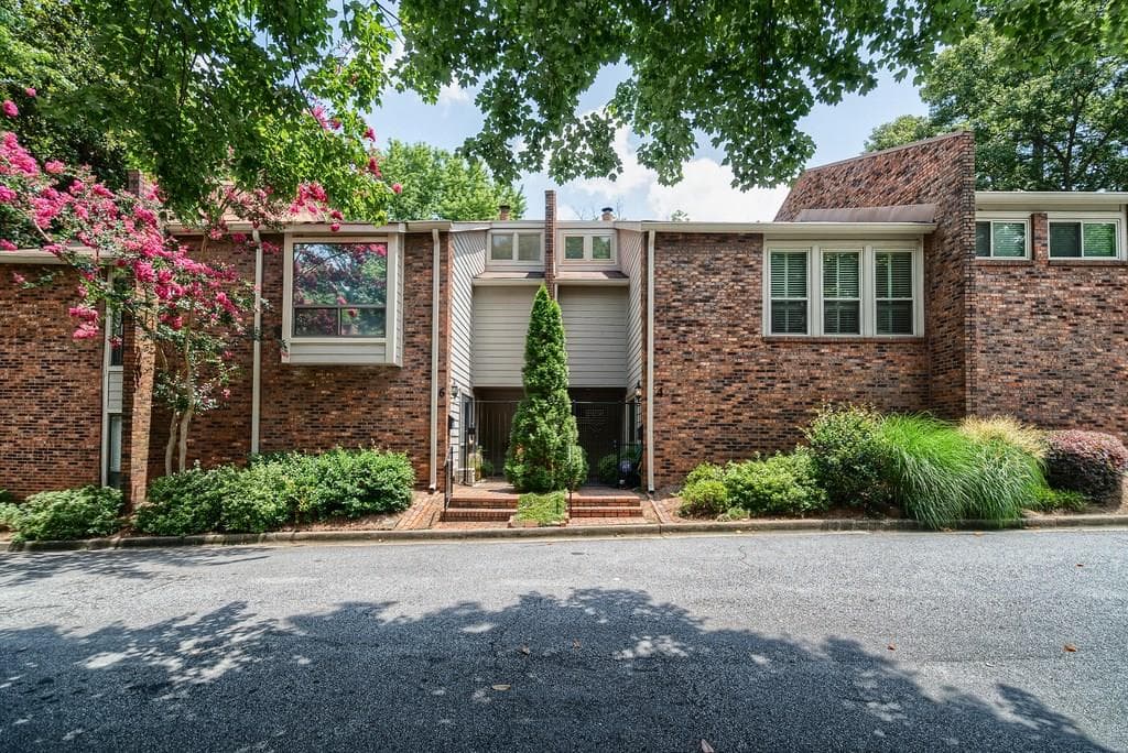 4 Spring Lake Place, Atlanta, GA 30318 — most recent listing photo