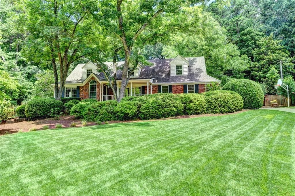5 bedroom, 4,719 sq ft single family residence sold at 265 Danbury Lane, Atlanta, GA 30327
