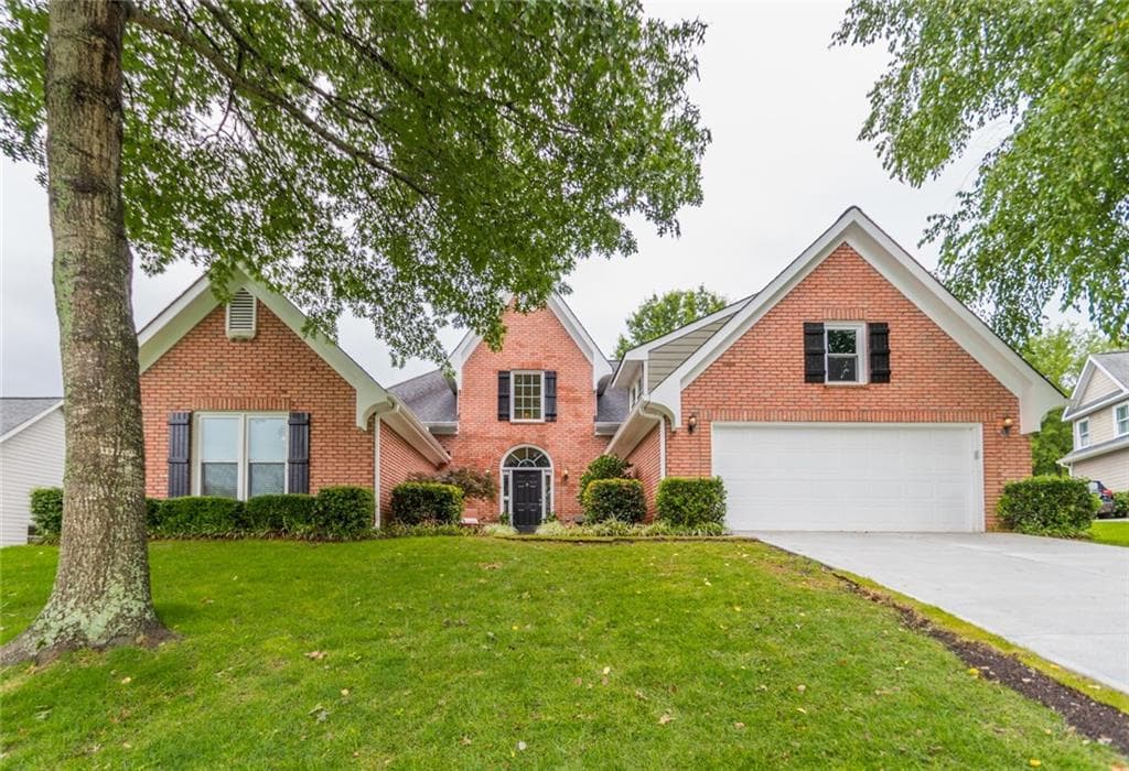 3 bedroom, 2,323 sq ft single family residence sold at 1830 Broadwell Oaks Drive, Alpharetta, GA 30004