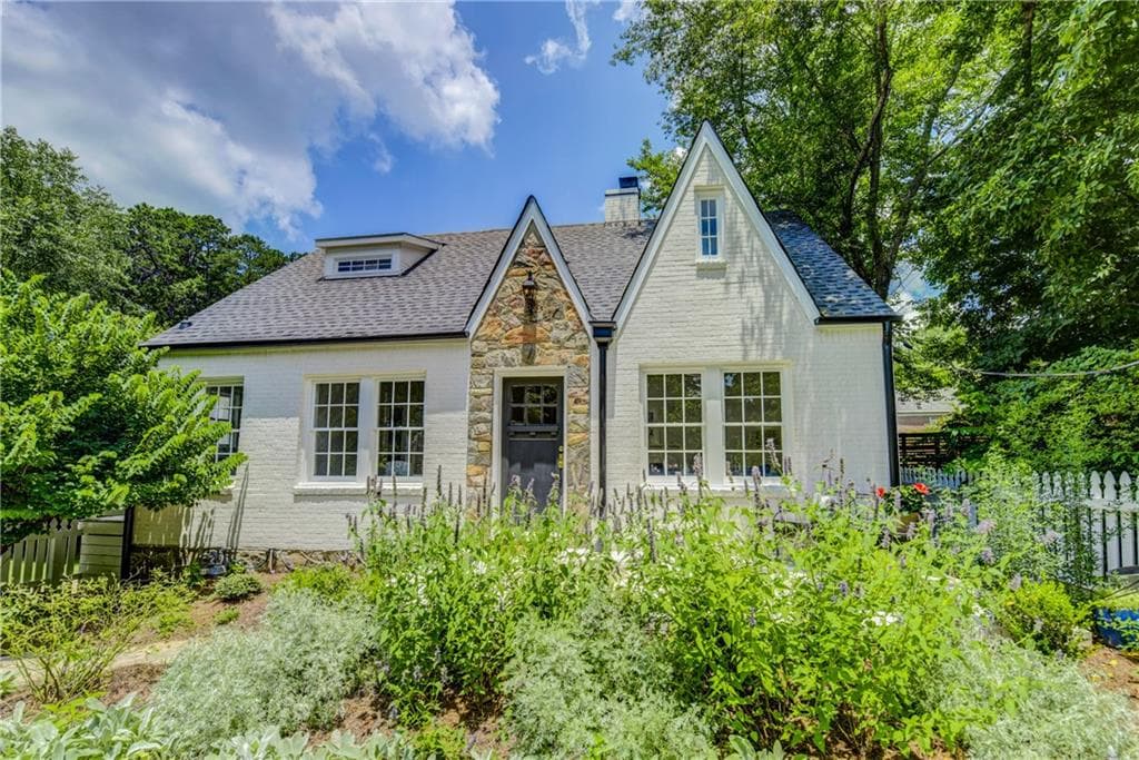 4 bedroom, 1,400 sq ft single family residence sold at 1872 Mclendon Avenue, Atlanta, GA 30307