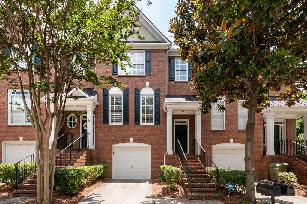 3 bedroom, 2,758 sq ft townhouse sold at 2441 Leaf Hollow Court, Atlanta, GA 30339