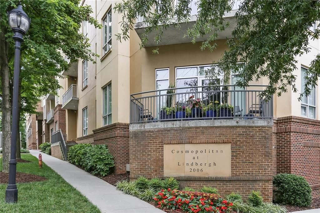 2 bedroom, 1,082 sq ft condominium sold at 711 Cosmopolitan Drive 312, Atlanta, GA 30324