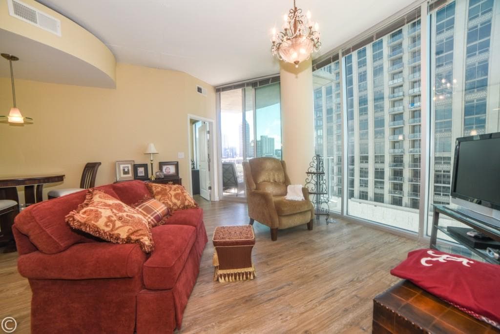 2 bedroom, 1,045 sq ft condominium sold at 361 17th Street 803, Atlanta, GA 30363