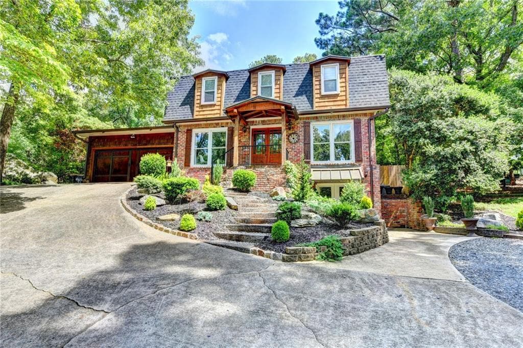 3 bedroom, 3,626 sq ft single family residence sold at 725 Lakeshore Drive, Berkeley Lake, GA 30096