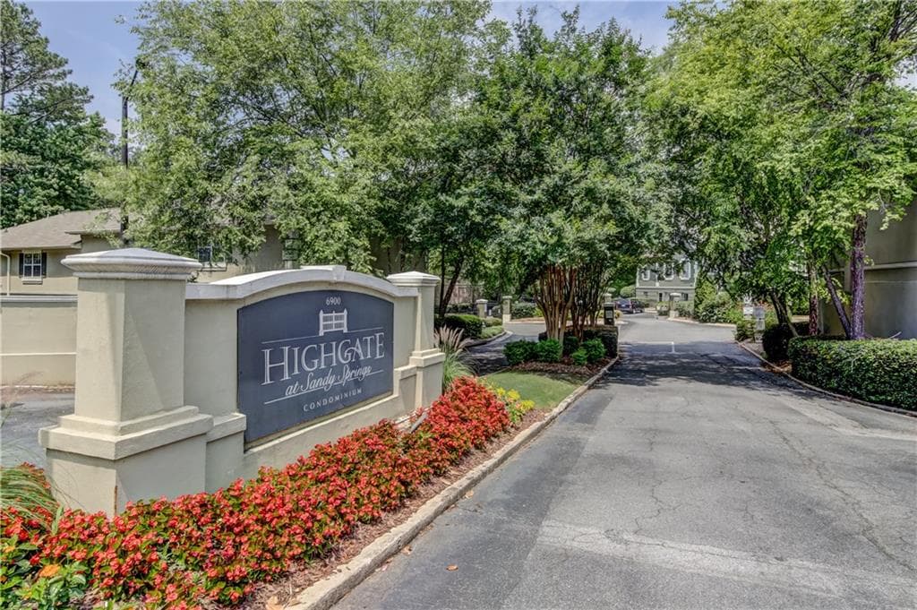 3 bedroom, 1,434 sq ft townhouse sold at 6900 Roswell Road i7, Atlanta, GA 30328