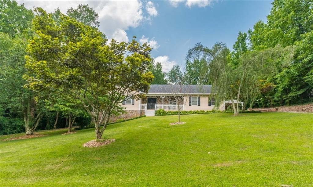 3 bedroom, 1,711 sq ft single family residence sold at 204 Hickory Ridge, Cumming, GA 30040