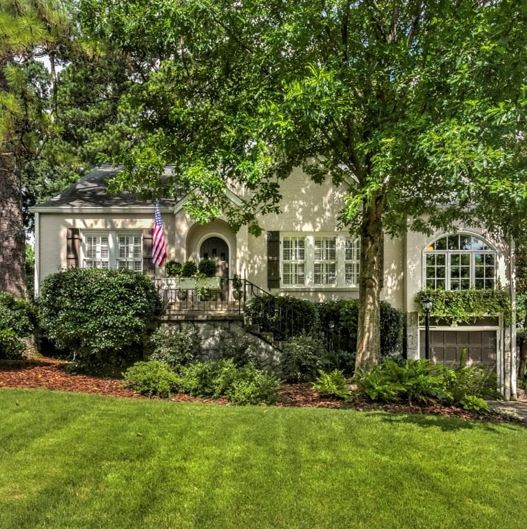 4 bedroom, 3,684 sq ft single family residence sold at 564 E Wesley Road, Atlanta, GA 30305