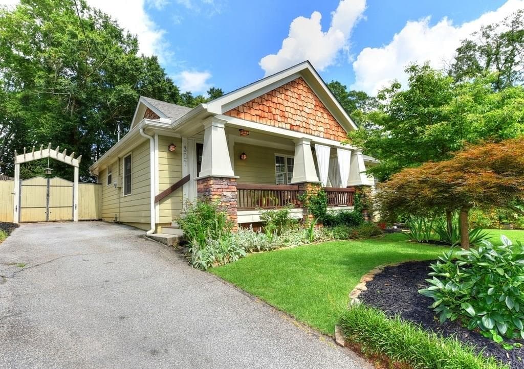 4 bedroom, 1,980 sq ft single family residence sold at 307 RIDGELAND Avenue, Decatur, GA 30030