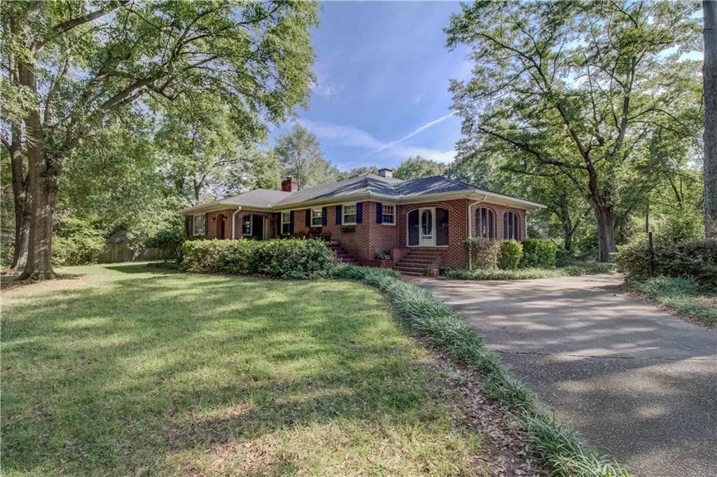 296 6th Avenue, Winder, GA 30680 — most recent listing photo