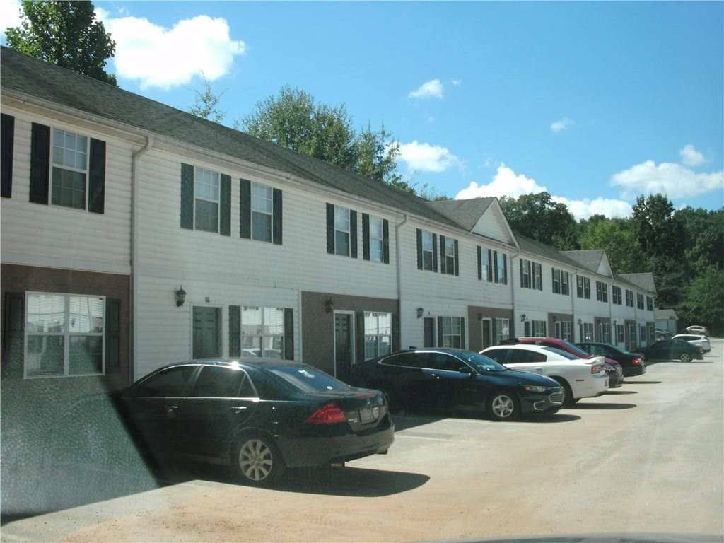 2 bedroom, 1,008 sq ft townhouse sold at 209 E Wilson Street 52, Villa Rica, GA 30180