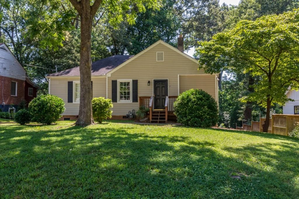 3 bedroom single family residence sold at 121 Mellrich Avenue, Atlanta, GA 30317