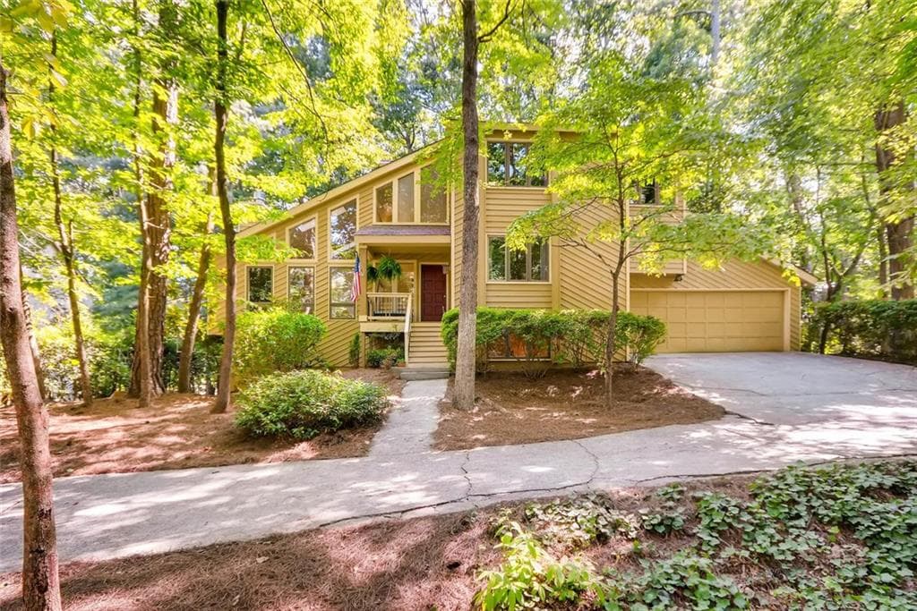 5 bedroom, 3,160 sq ft single family residence sold at 105 Seville Chase, Atlanta, GA 30328