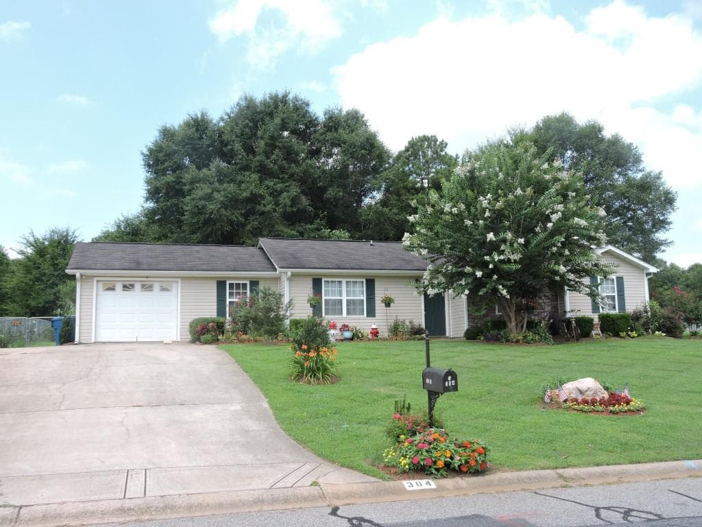 4 bedroom, 1,204 sq ft single family residence sold at 304 Vineyard Drive, Athens, GA 30607