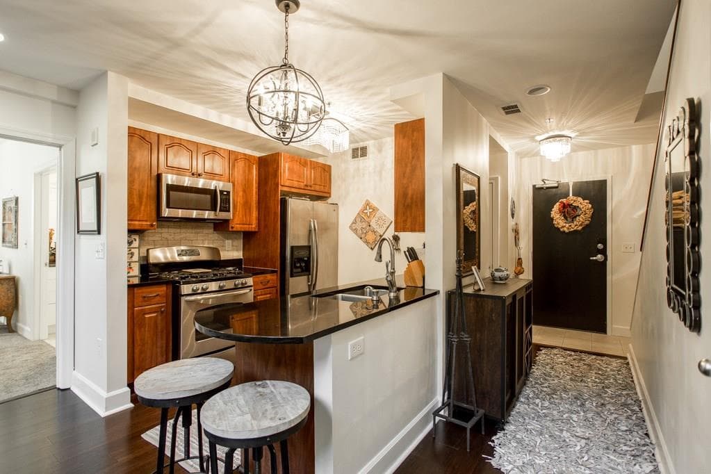 2 bedroom, 1,717 sq ft condominium sold at 2626 Peachtree Road 204, Atlanta, GA 30305