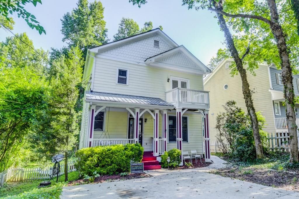 3 bedroom, 1,680 sq ft single family residence sold at 1802 Braeburn Circle, Atlanta, GA 30316