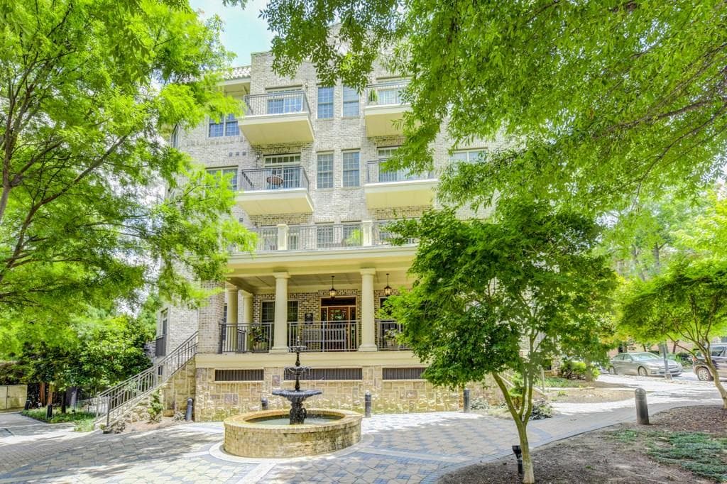 1055 Piedmont Avenue 211, Atlanta, GA 30309 — most recent listing photo