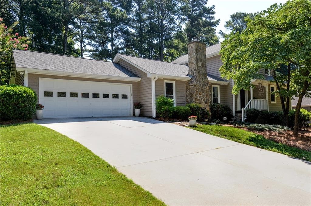 3 bedroom, 1,900 sq ft single family residence sold at 285 Seventeenth Fairway, Roswell, GA 30076