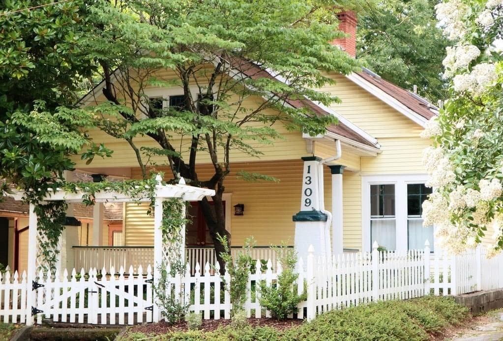 3 bedroom, 2,450 sq ft single family residence sold at 1309 McLendon Avenue, Atlanta, GA 30307