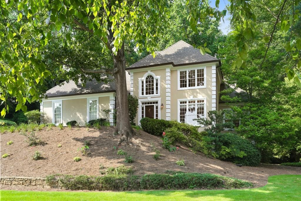3 bedroom, 3,469 sq ft single family residence sold at 12 Vale Close, Atlanta, GA 30324