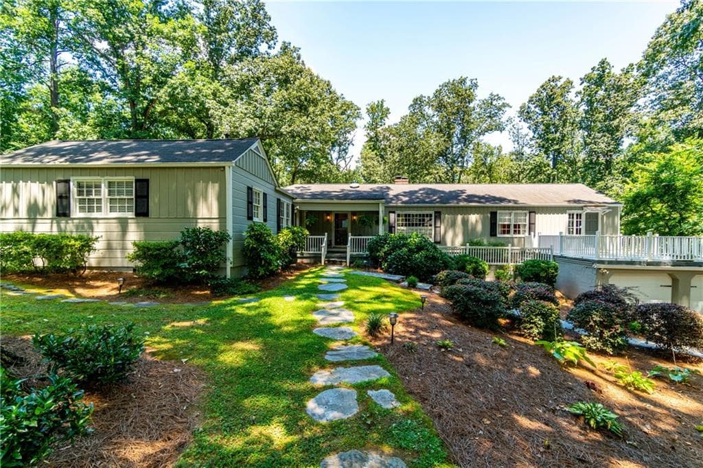 4 bedroom, 3,481 sq ft single family residence sold at 5752 Riverside Drive, Atlanta, GA 30327
