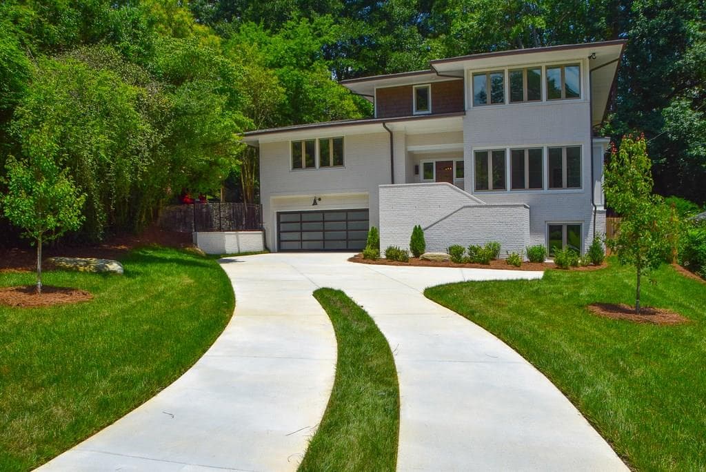 4 bedroom, 2,895 sq ft single family residence sold at 1453 Brook Valley Lane, Atlanta, GA 30324