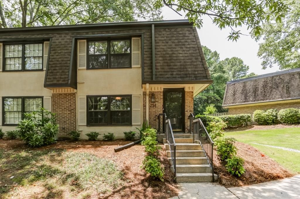 2 bedroom, 1,252 sq ft townhouse sold at 235 Triumph Drive, Atlanta, GA 30327