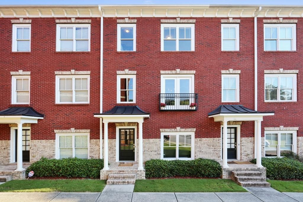 3 bedroom, 2,220 sq ft condominium sold at 2430 Dresden Parc Circle 2430, Atlanta, GA 30345