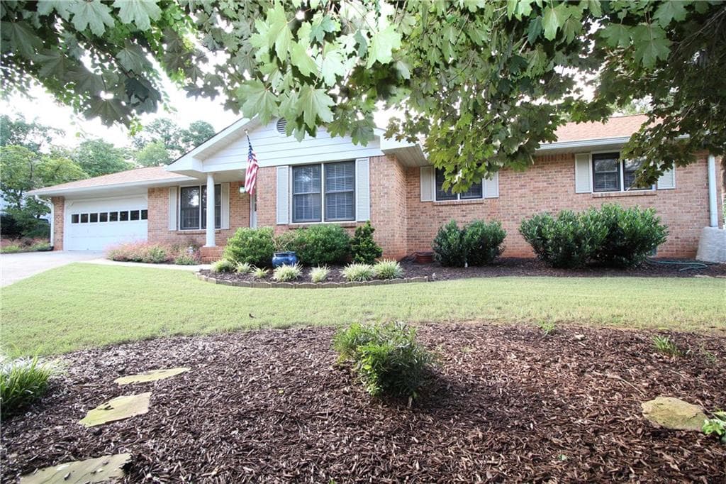 320 Meadowood Drive, Roswell, GA 30075 — most recent listing photo