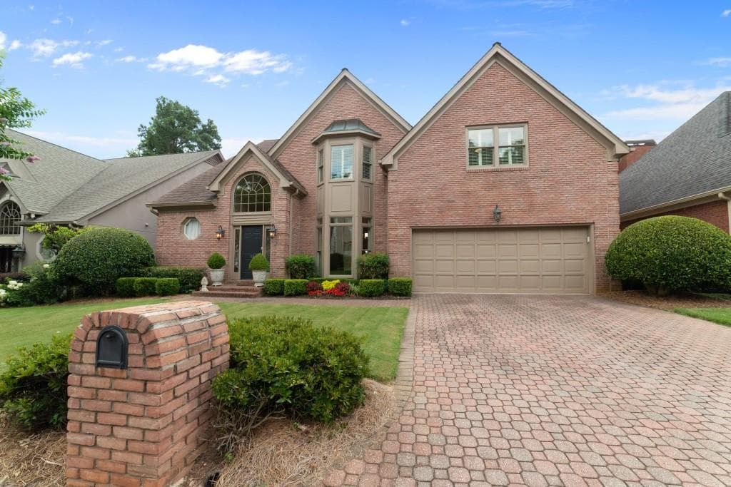 4 bedroom, 3,757 sq ft single family residence sold at 115 Grosvenor Place, Sandy Springs, GA 30328