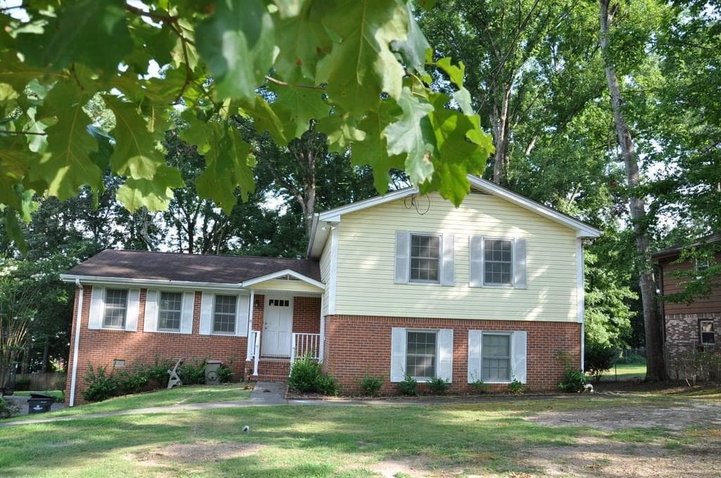 5 bedroom, 2,572 sq ft single family residence sold at 916 Ridgedale Drive, Lawrenceville, GA 30043