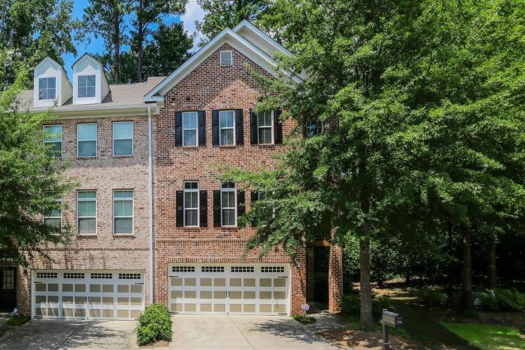 2 bedroom, 2,011 sq ft townhouse sold at 5486 Glenridge View 2106, Atlanta, GA 30342