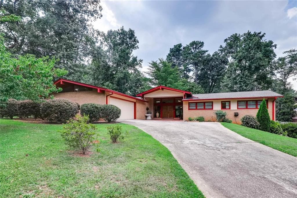 5 bedroom, 4,152 sq ft single family residence sold at 1177 Hess Drive, Avondale Estates, GA 30002