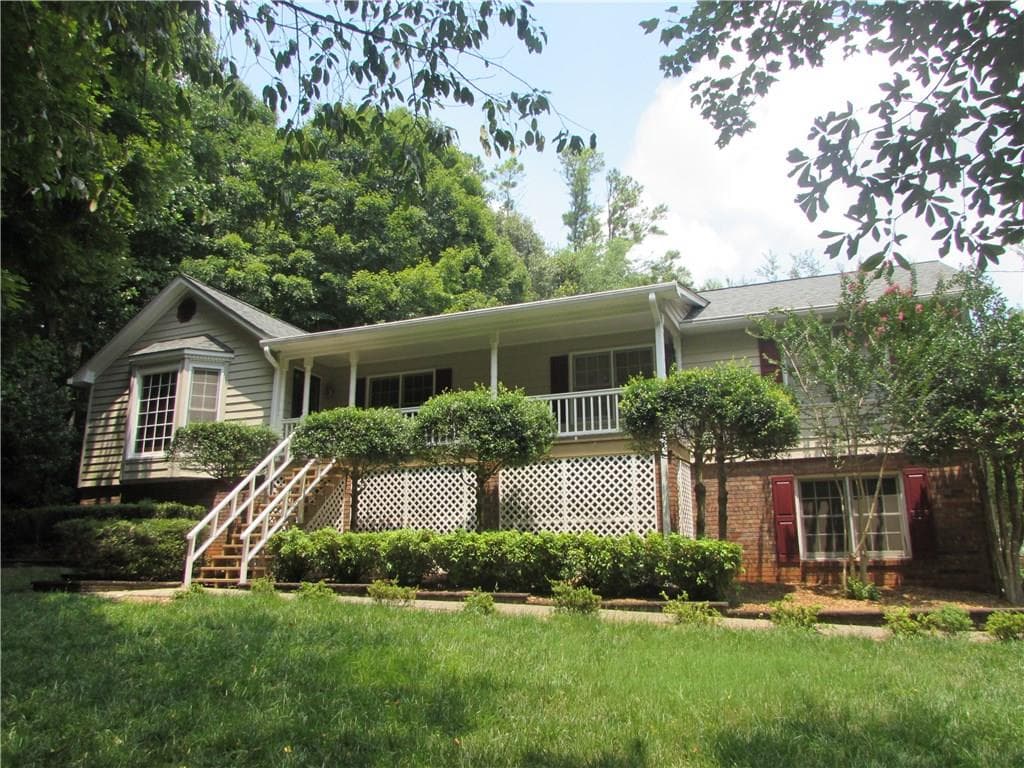 3 bedroom, 2,264 sq ft single family residence sold at 135 Junaluska Drive, Woodstock, GA 30188