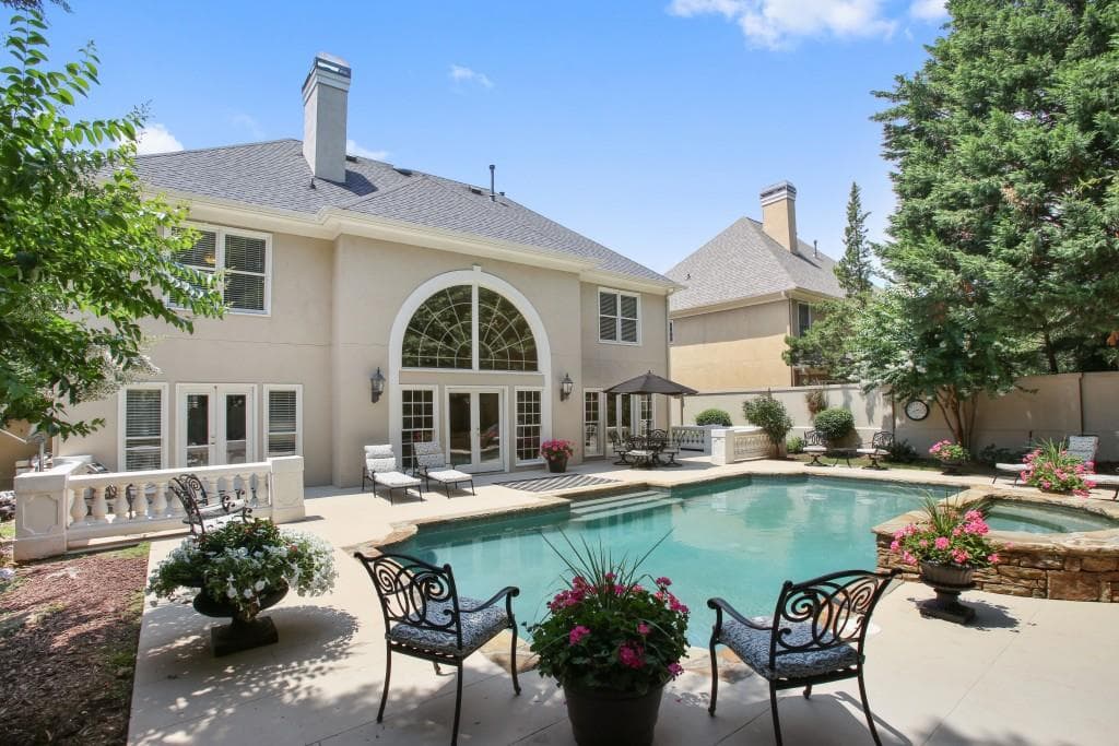 3 bedroom, 4,203 sq ft single family residence sold at 1195 Greatwood Manor, Alpharetta, GA 30005