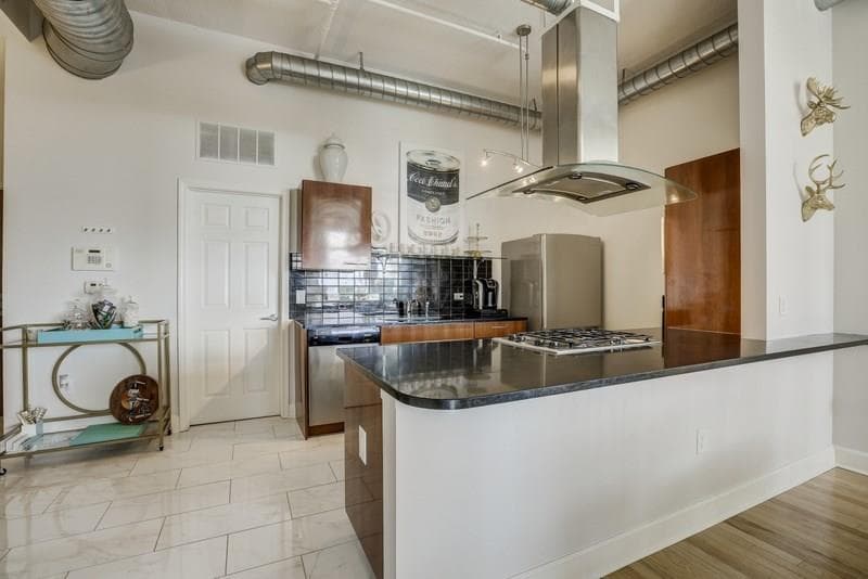 2 bedroom, 1,448 sq ft condominium sold at 3820 Roswell Road 717, Atlanta, GA 30342