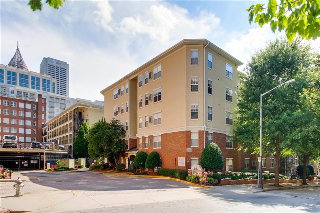 1 bedroom, 775 sq ft condominium sold at 800 Peachtree Street 1002, Atlanta, GA 30308